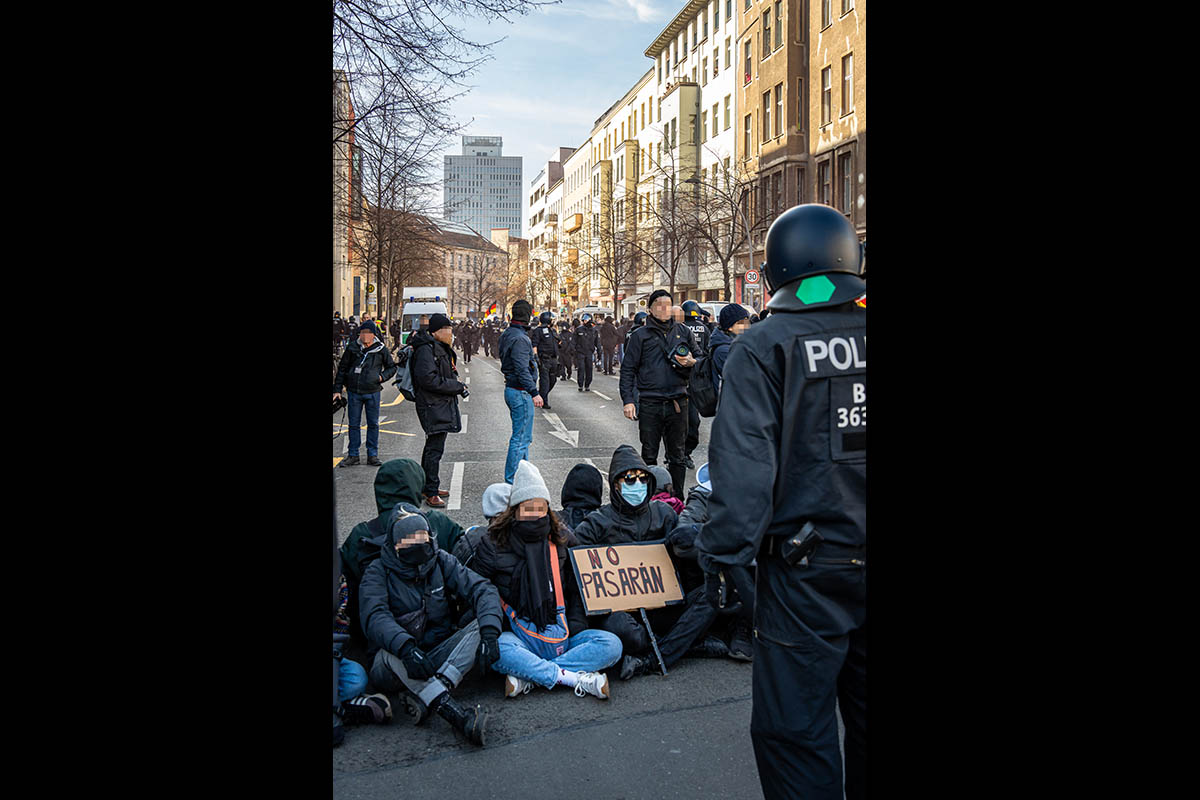 Zahlreiche Blockaden gegen Nazidemo durch Berlin-Mitte: Array