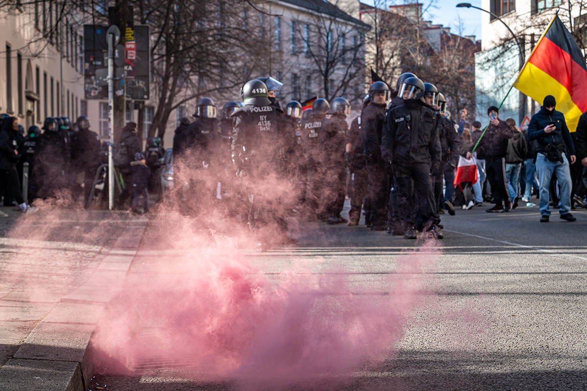 Zahlreiche Blockaden gegen Nazidemo durch Berlin-Mitte: Array