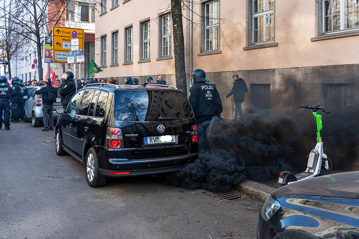 Zahlreiche Blockaden gegen Nazidemo durch Berlin-Mitte: Array