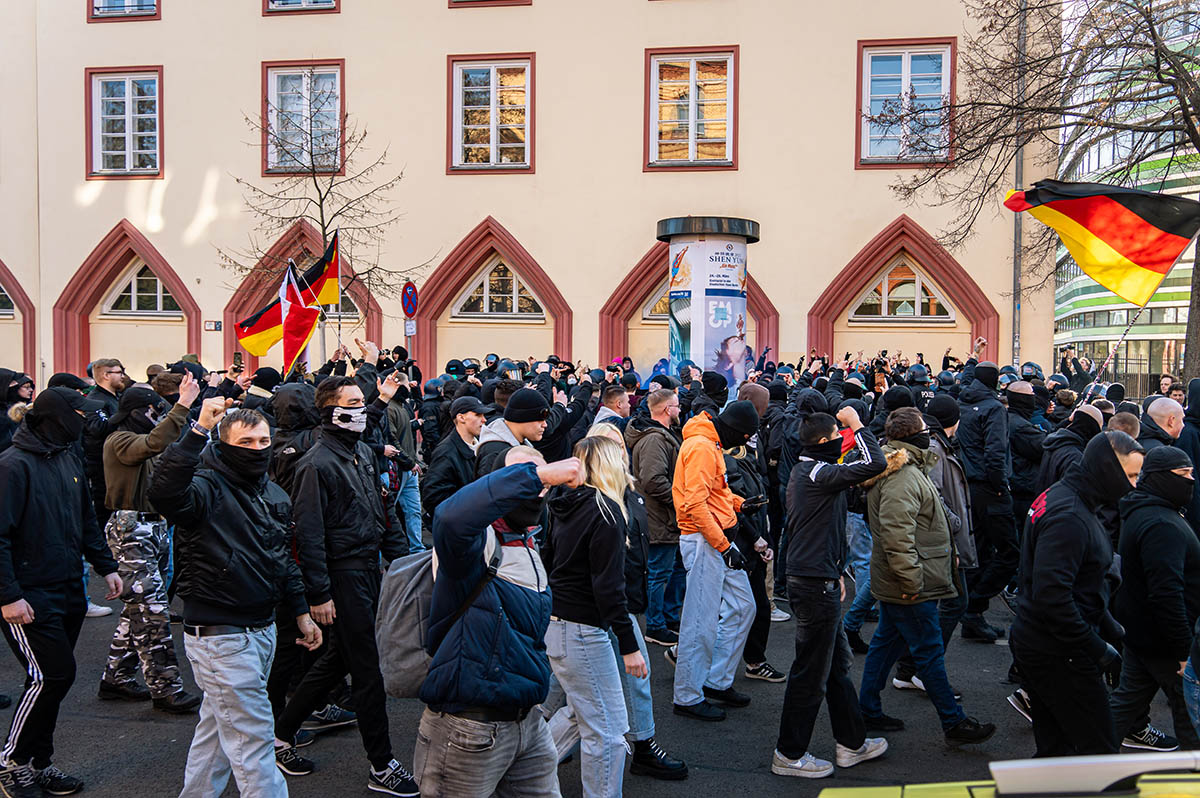 Zahlreiche Blockaden gegen Nazidemo durch Berlin-Mitte: Array