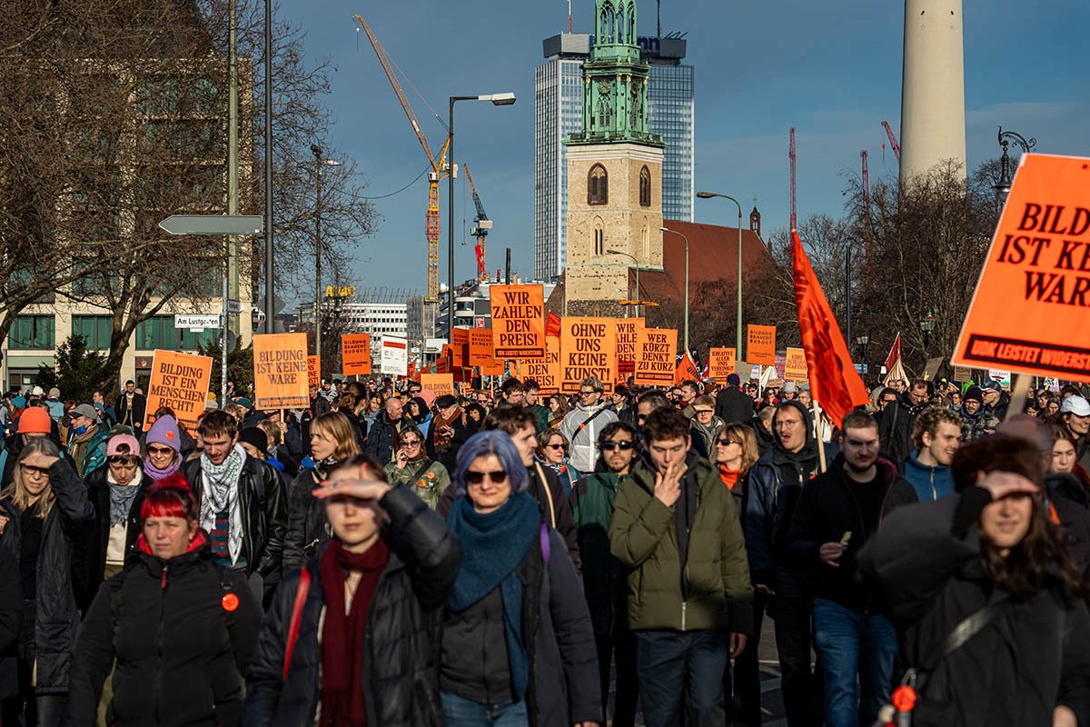 Protest gegen Berliner Sparmaßnahmen: Array