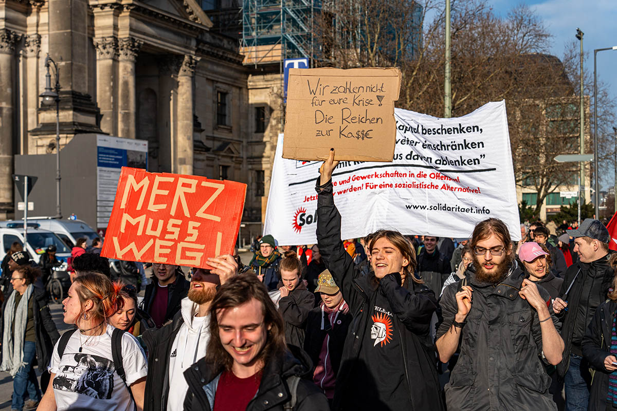 Protest gegen Berliner Sparmaßnahmen: Array