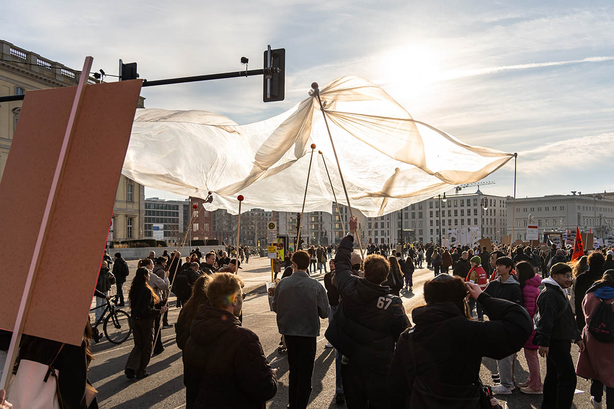 Protest gegen Berliner Sparmaßnahmen: Array
