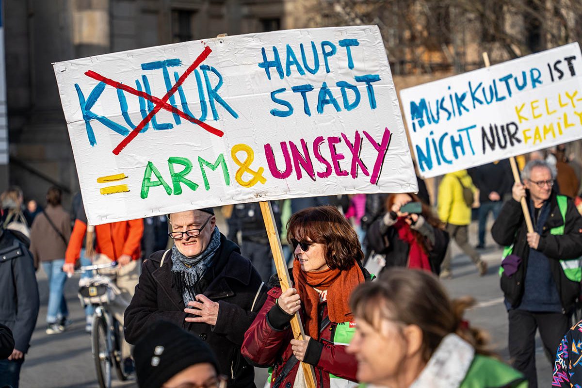 Protest gegen Berliner Sparmaßnahmen: Array