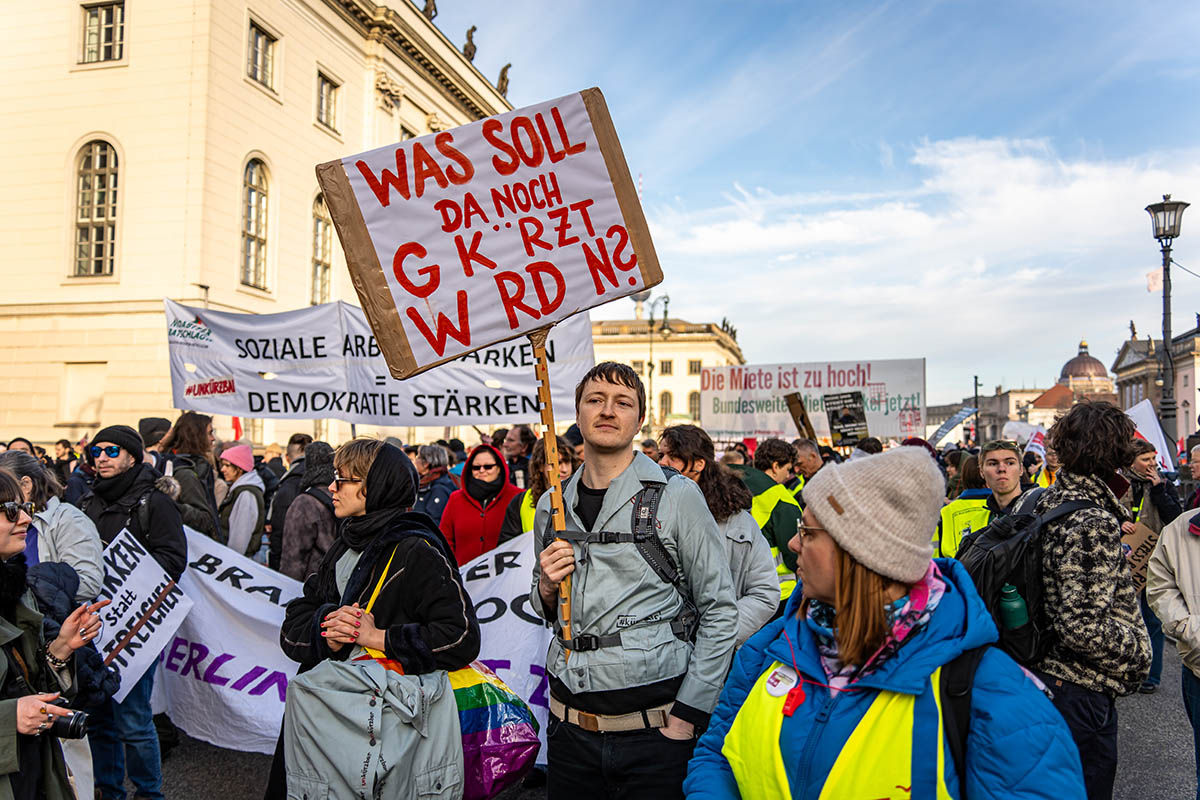Protest gegen Berliner Sparmaßnahmen: Array