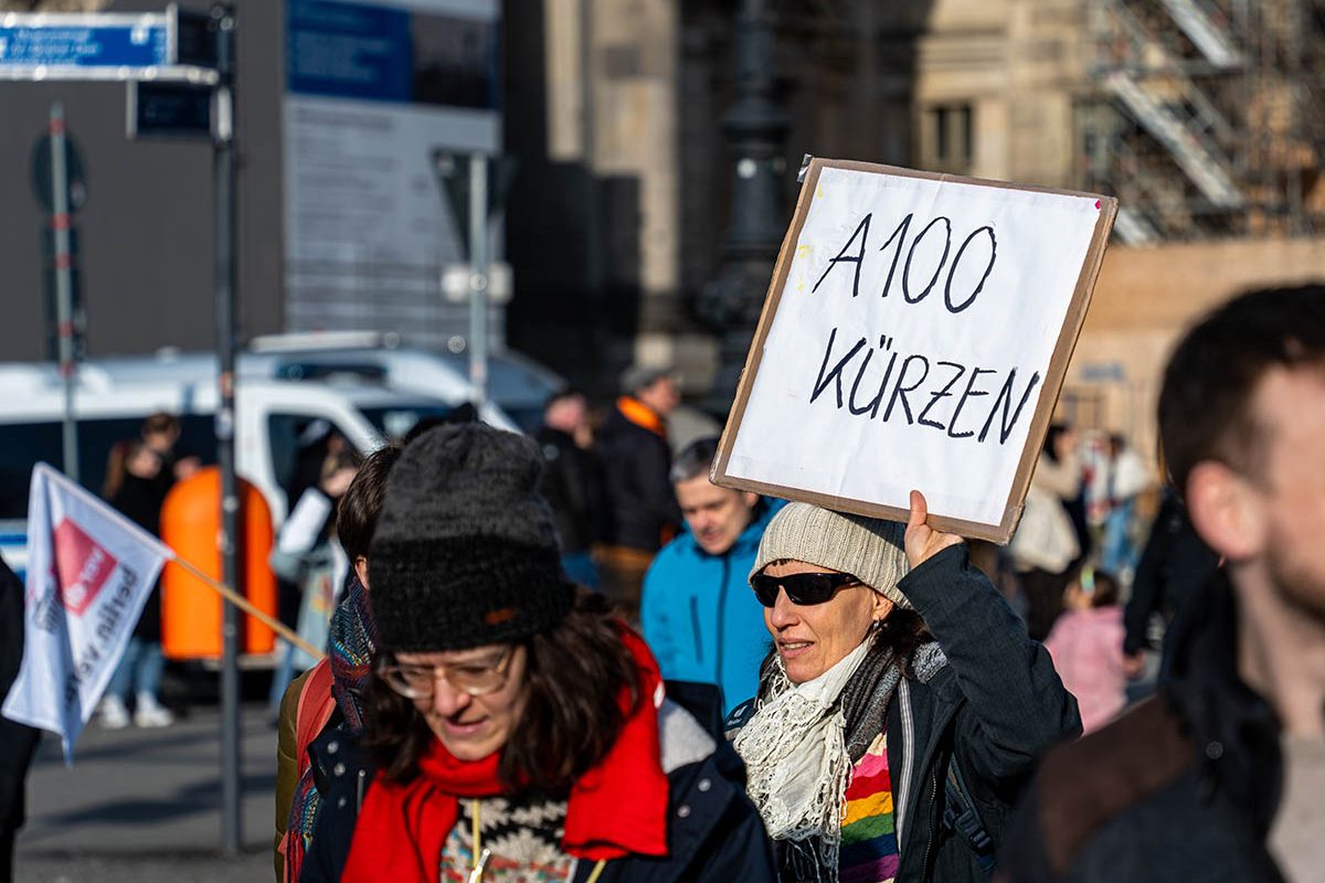 Protest gegen Berliner Sparmaßnahmen: Array