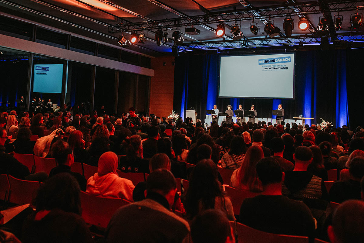 Gedenkveranstaltung am 15.02.2025 im Congress Park Hanau zum fünftes Jahrestag: Array
