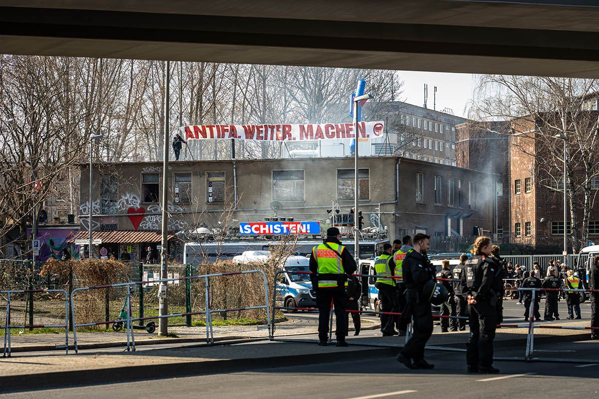 Naziaufmarsch durch Friedrichshain blockiert: Array