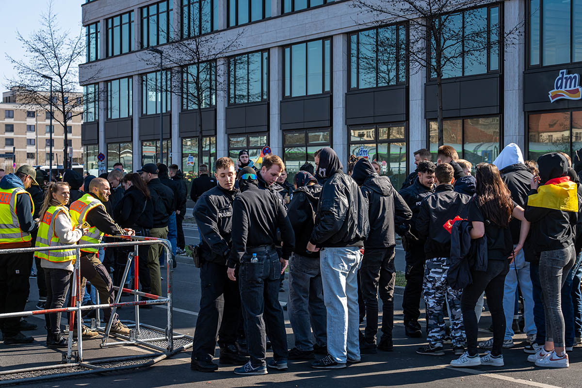 Naziaufmarsch durch Friedrichshain blockiert: Array