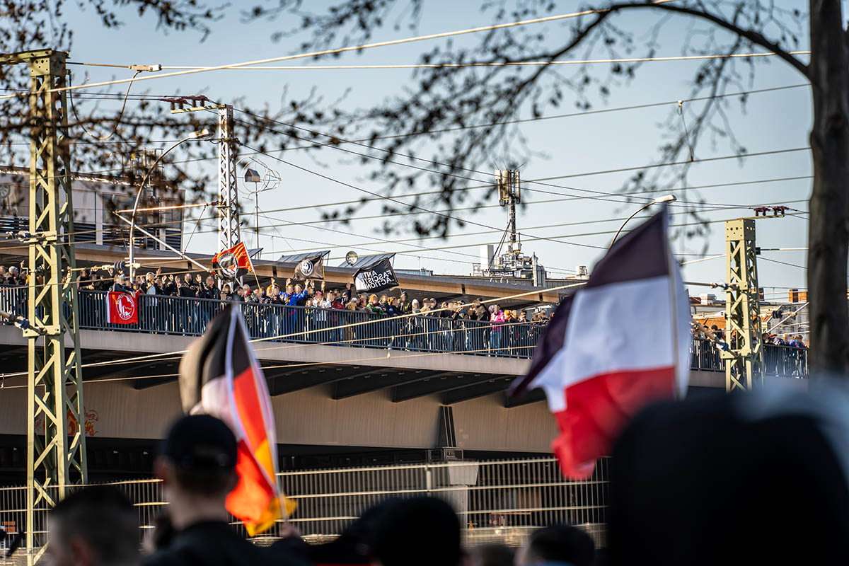 Naziaufmarsch durch Friedrichshain blockiert: Array