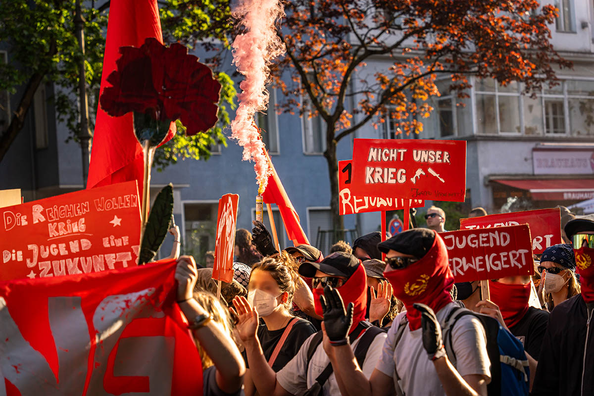 Revolutionäre 1. Mai-Demo in Berlin: Array