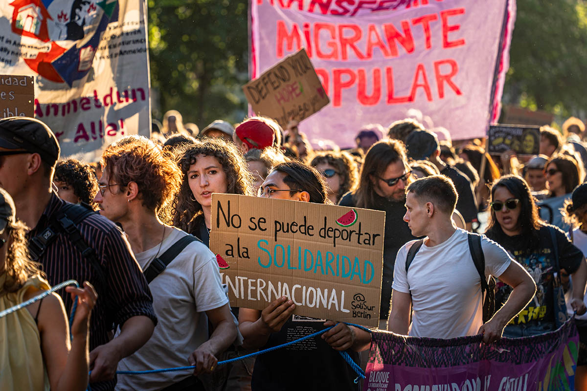 Revolutionäre 1. Mai-Demo in Berlin: Array