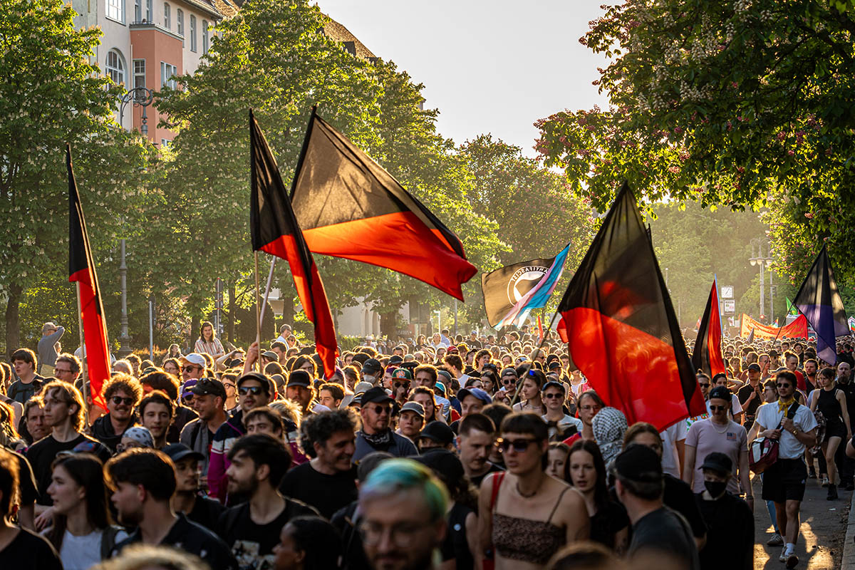Revolutionäre 1. Mai-Demo in Berlin: Array