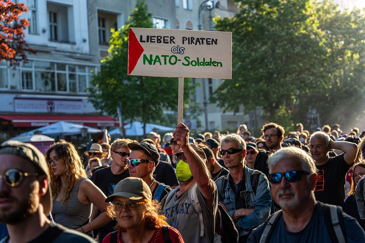 Revolutionäre 1. Mai-Demo in Berlin: Array