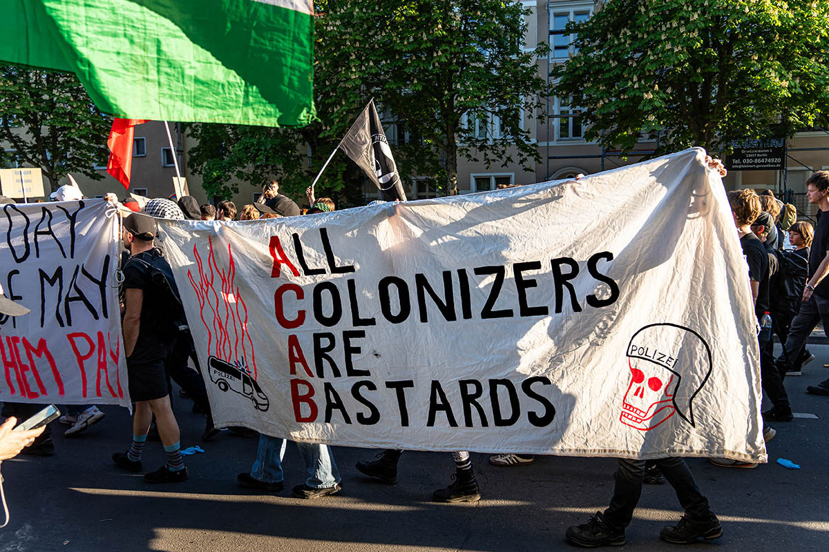 Revolutionäre 1. Mai-Demo in Berlin: Array