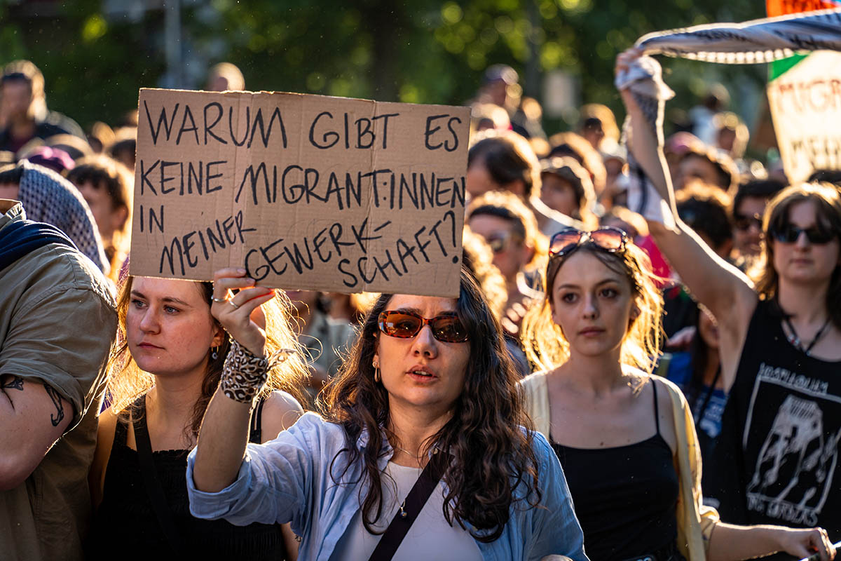 Revolutionäre 1. Mai-Demo in Berlin: Array
