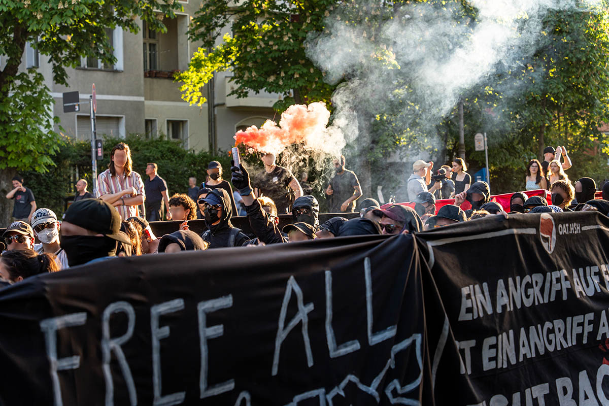 Revolutionäre 1. Mai-Demo in Berlin: Array