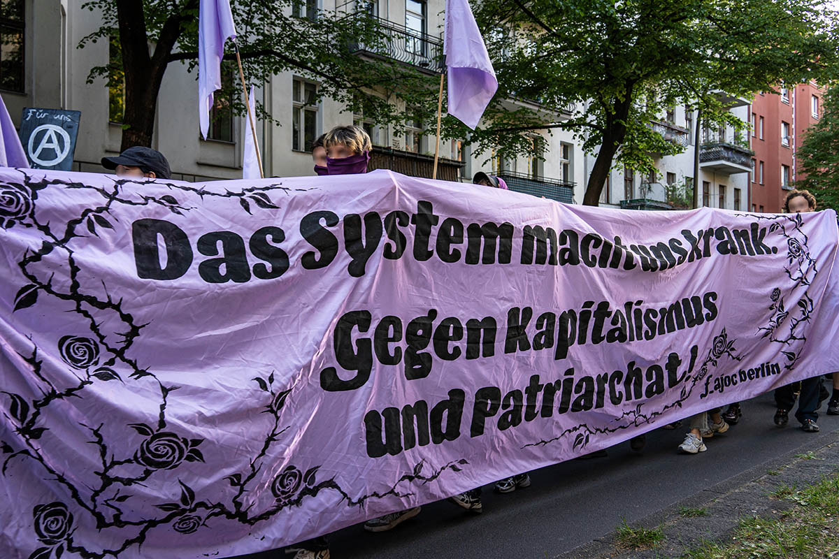 Revolutionäre 1. Mai-Demo in Berlin: Array