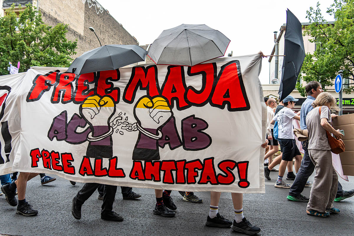 Free Maja Wanderung von Majas Vater: Array