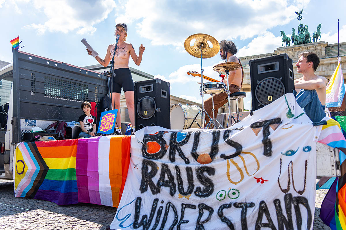 Brust raus! Für Freiheit, Sichtbarkeit und Gerechtigkeit! Gegen Sexismus, Ableismus, faschismus und Patriarchat!: Array