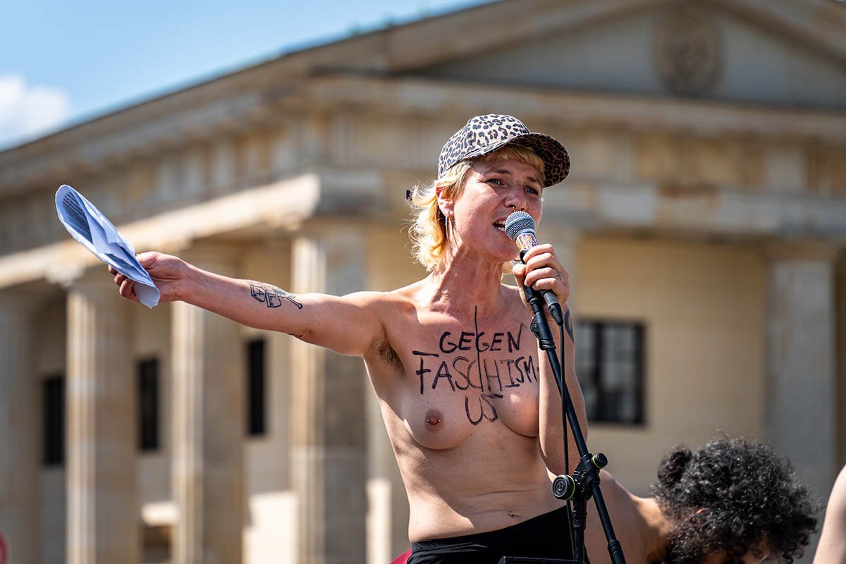 Brust raus! Für Freiheit, Sichtbarkeit und Gerechtigkeit! Gegen Sexismus, Ableismus, faschismus und Patriarchat!: Array
