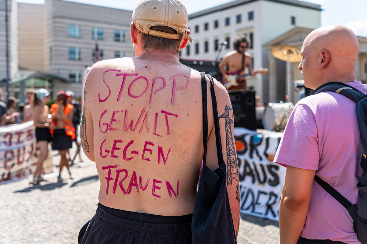 Brust raus! Für Freiheit, Sichtbarkeit und Gerechtigkeit! Gegen Sexismus, Ableismus, faschismus und Patriarchat!: Array
