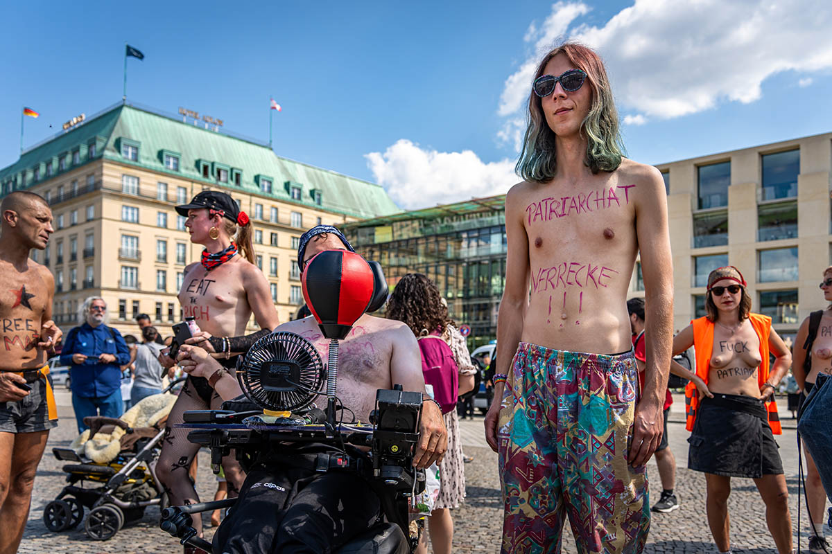 Brust raus! Für Freiheit, Sichtbarkeit und Gerechtigkeit! Gegen Sexismus, Ableismus, faschismus und Patriarchat!: Array