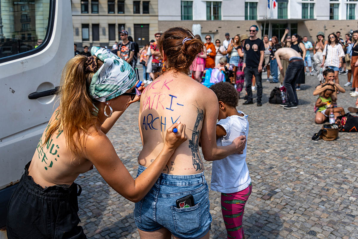 Brust raus! Für Freiheit, Sichtbarkeit und Gerechtigkeit! Gegen Sexismus, Ableismus, faschismus und Patriarchat!: Array