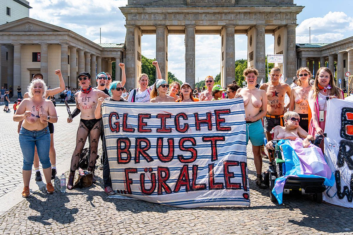 Brust raus! Für Freiheit, Sichtbarkeit und Gerechtigkeit! Gegen Sexismus, Ableismus, faschismus und Patriarchat!: Array