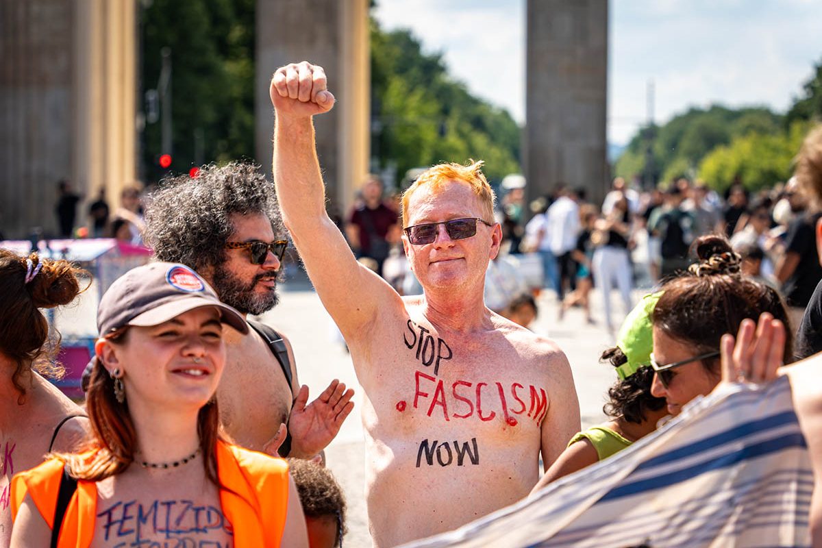 Brust raus! Für Freiheit, Sichtbarkeit und Gerechtigkeit! Gegen Sexismus, Ableismus, faschismus und Patriarchat!: Array