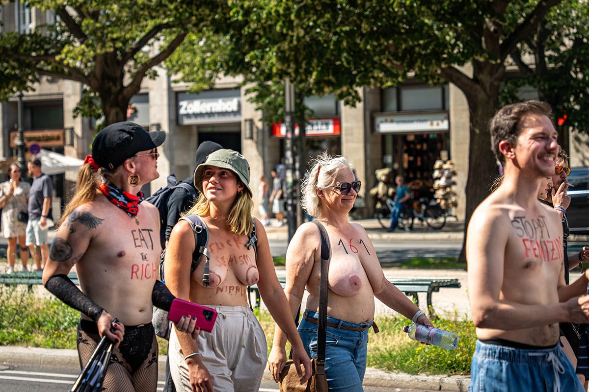 Brust raus! Für Freiheit, Sichtbarkeit und Gerechtigkeit! Gegen Sexismus, Ableismus, faschismus und Patriarchat!: Array
