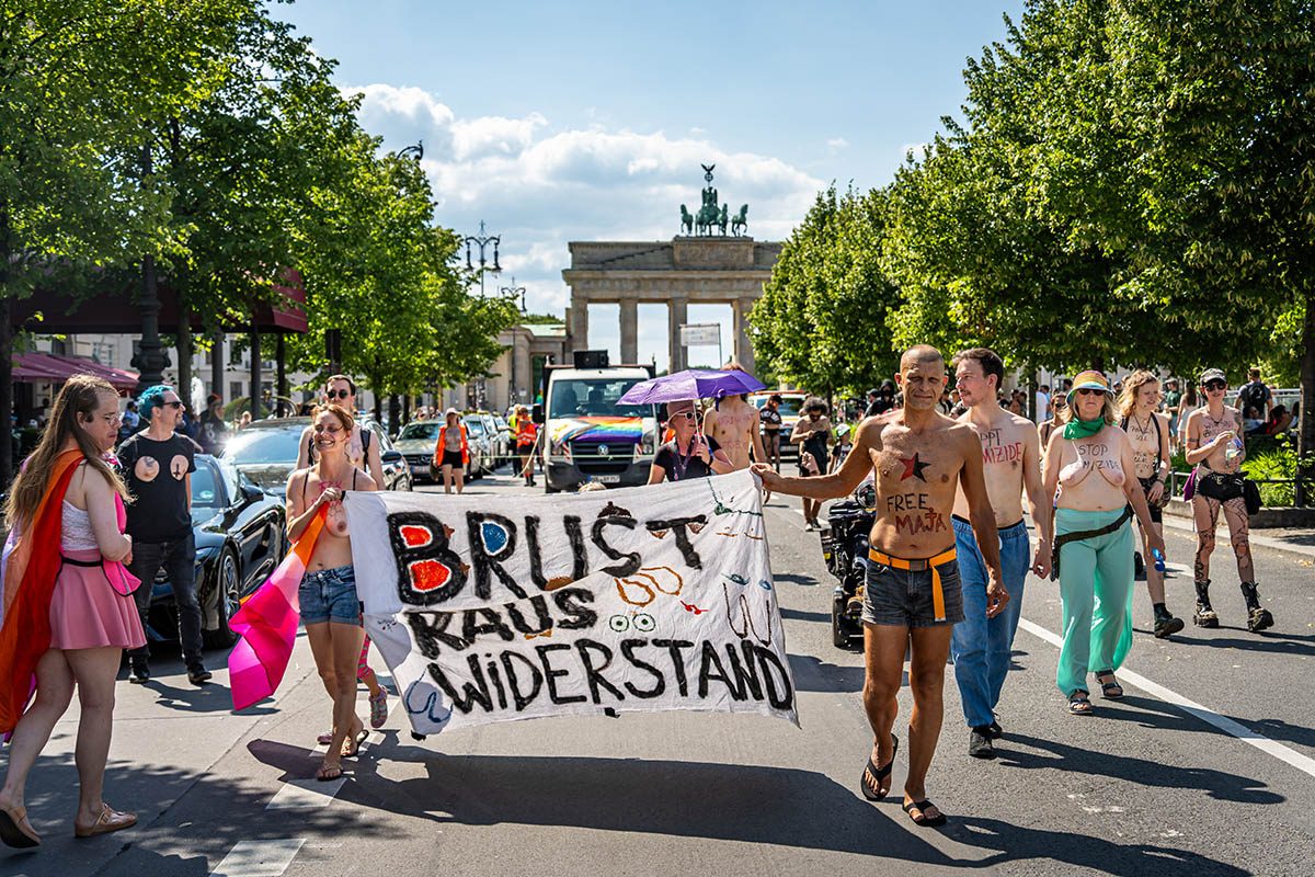 Brust raus! Für Freiheit, Sichtbarkeit und Gerechtigkeit! Gegen Sexismus, Ableismus, faschismus und Patriarchat!: Array