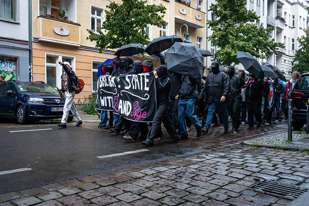 Razzia der Rigaer94: Array