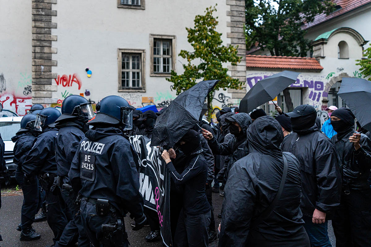 Razzia der Rigaer94: Array