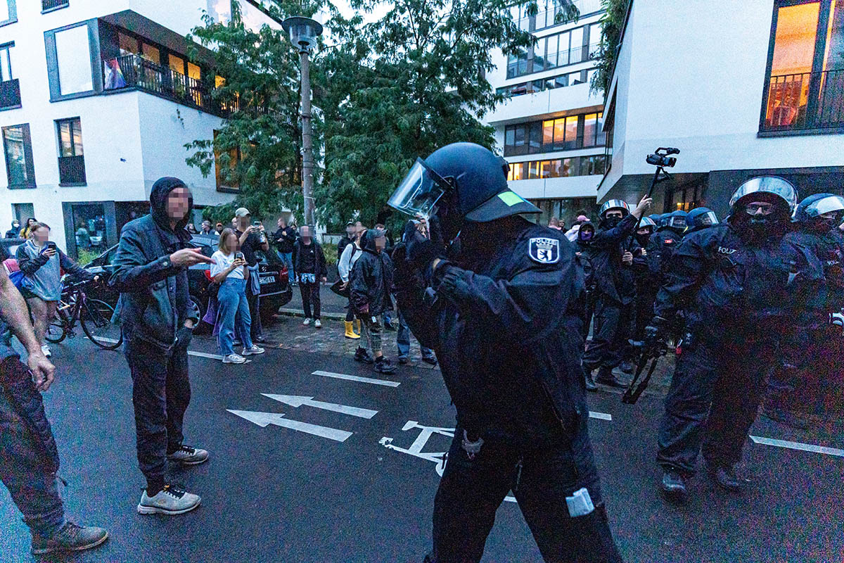 Razzia der Rigaer94: Array