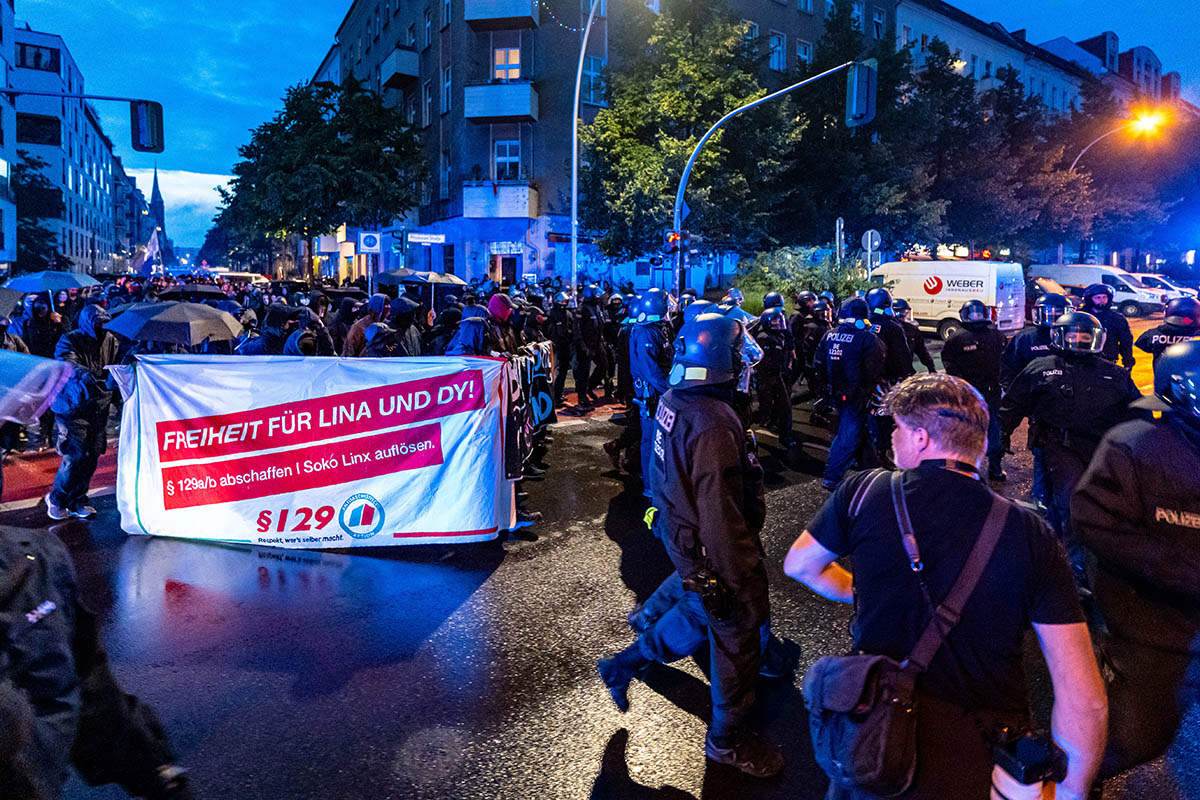 Razzia der Rigaer94: Array