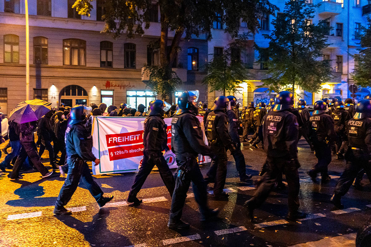 Razzia der Rigaer94: Array