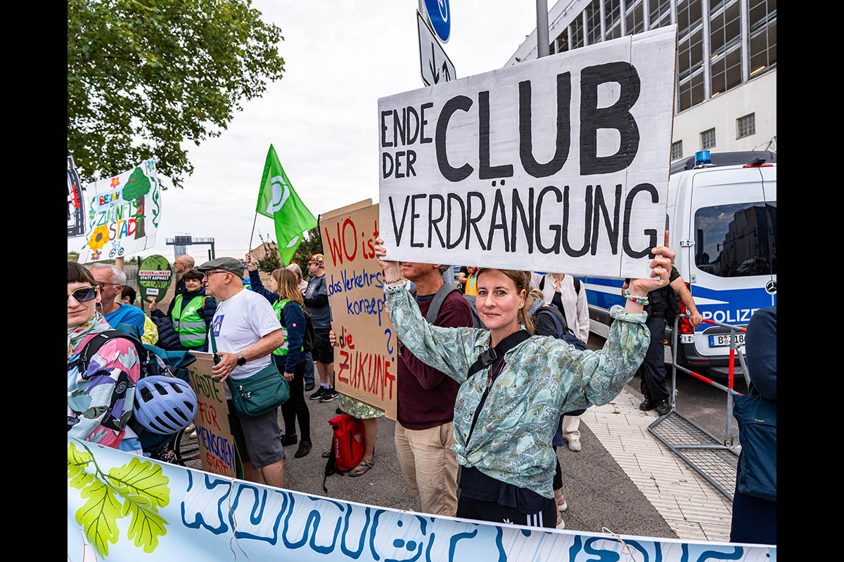 Protest zur Eröffnung der A100: Array