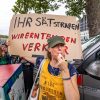 Protest zur Eröffnung der A100:    Array