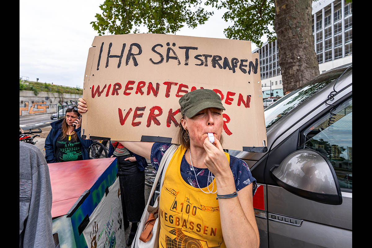 Protest zur Eröffnung der A100: Array
