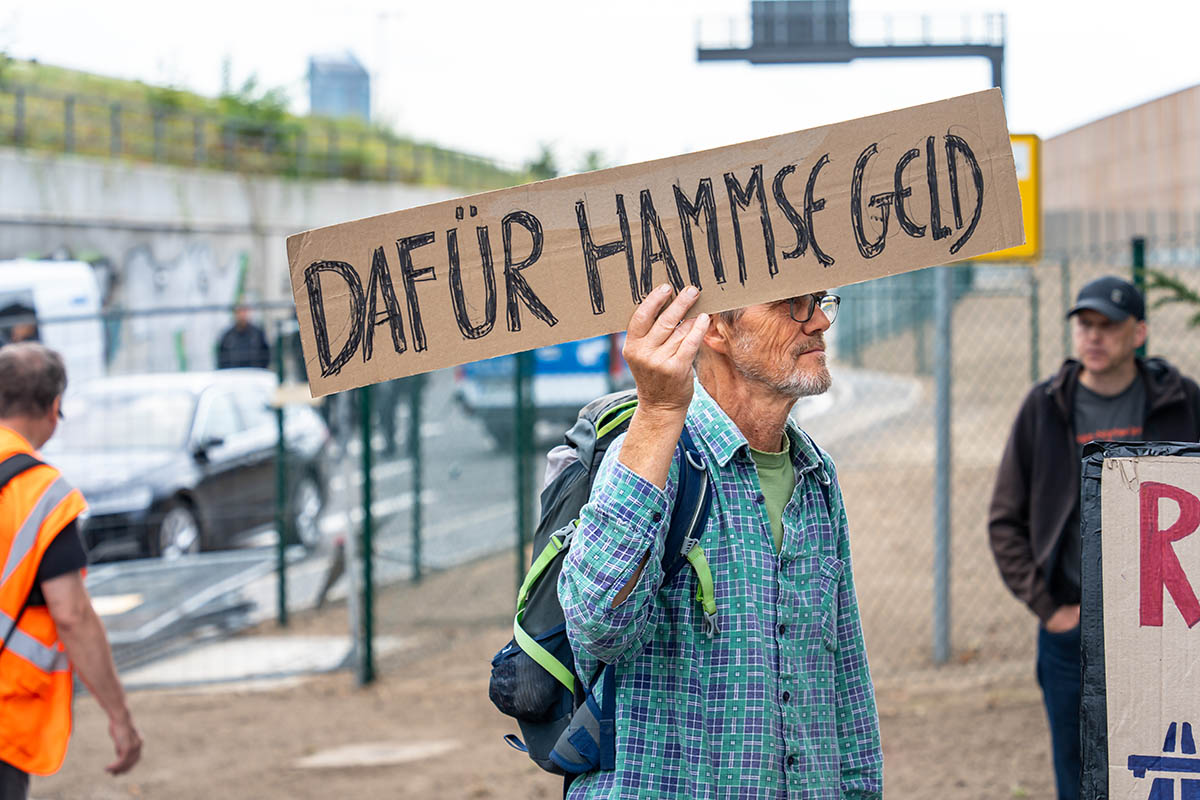 Protest zur Eröffnung der A100: Array