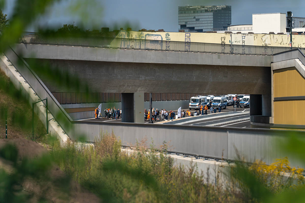 Protest zur Eröffnung der A100: Array