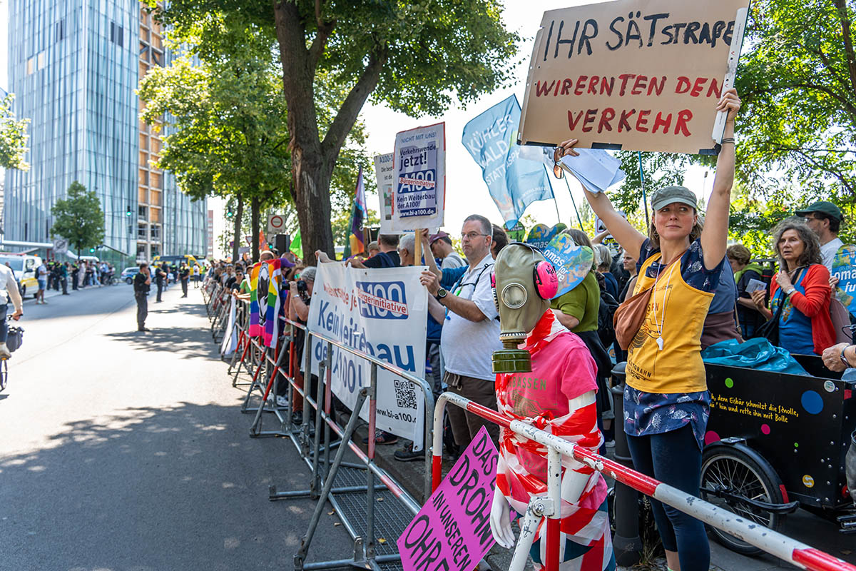 Protest zur Eröffnung der A100: Array