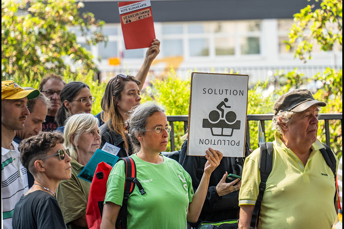 Protest zur Eröffnung der A100: Array