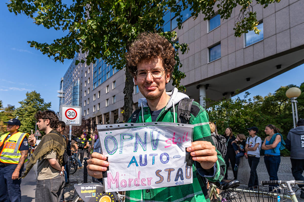 Protest zur Eröffnung der A100: Array