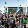 Protest gegen den Marsch fürs Leben religiöser Fundamentalistinnen in Berlin:    Array