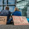 Protest gegen den Marsch fürs Leben religiöser Fundamentalistinnen in Berlin:    Array