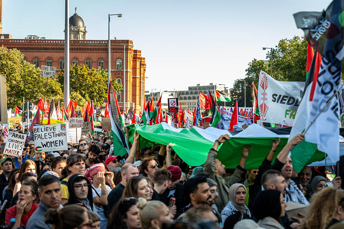 100.000 Menschen bei „All Eyes on Gaza“: Array