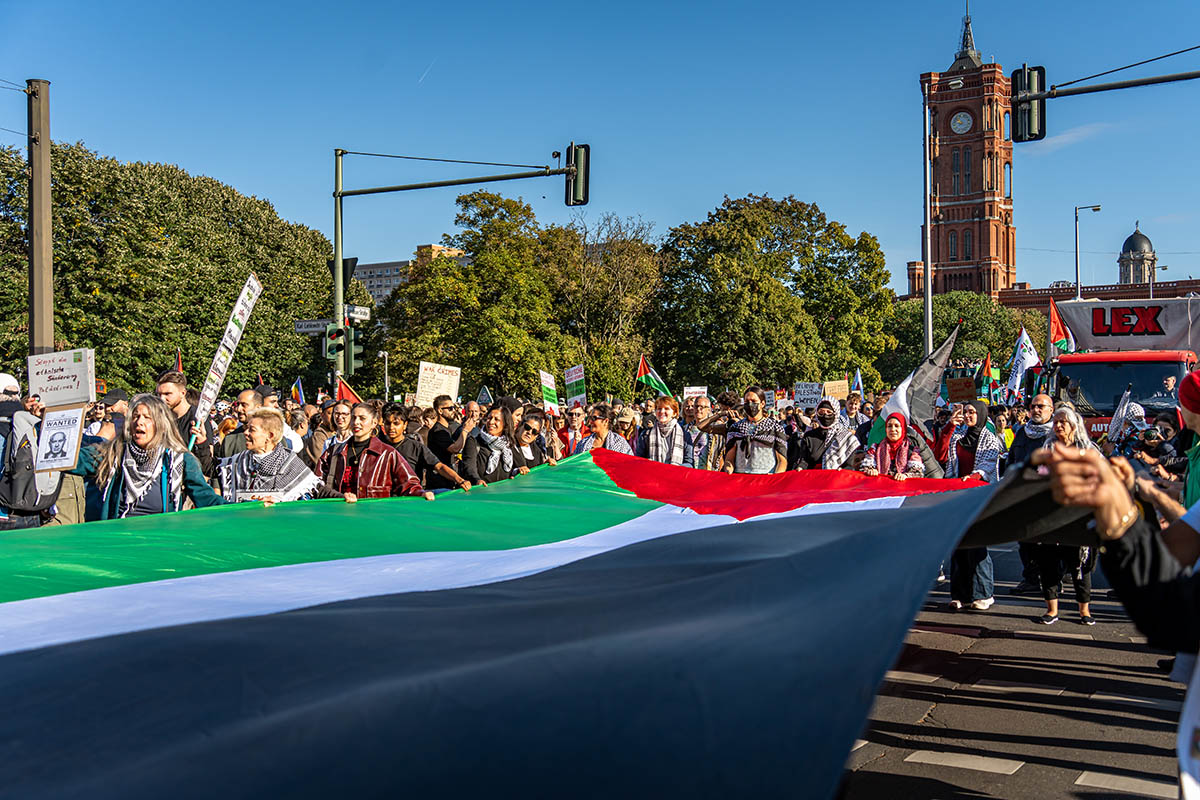 100.000 Menschen bei „All Eyes on Gaza“: Array