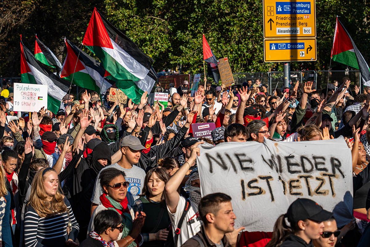 100.000 Menschen bei „All Eyes on Gaza“: Array